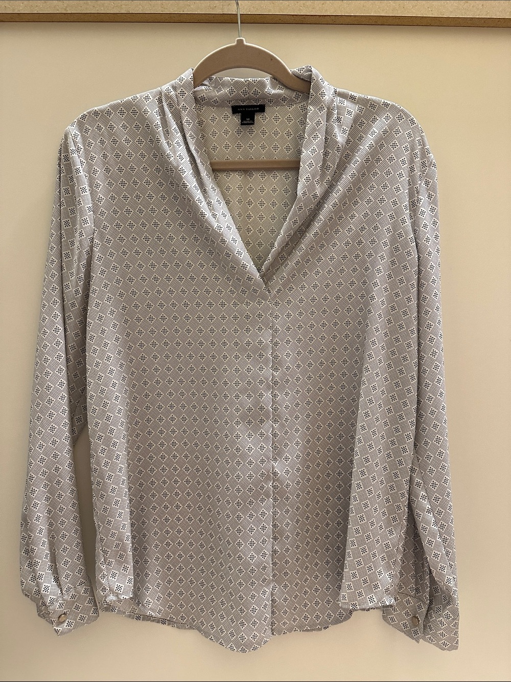 Ann Taylor White and Light Gray Geometric Print Button-Down Blouse